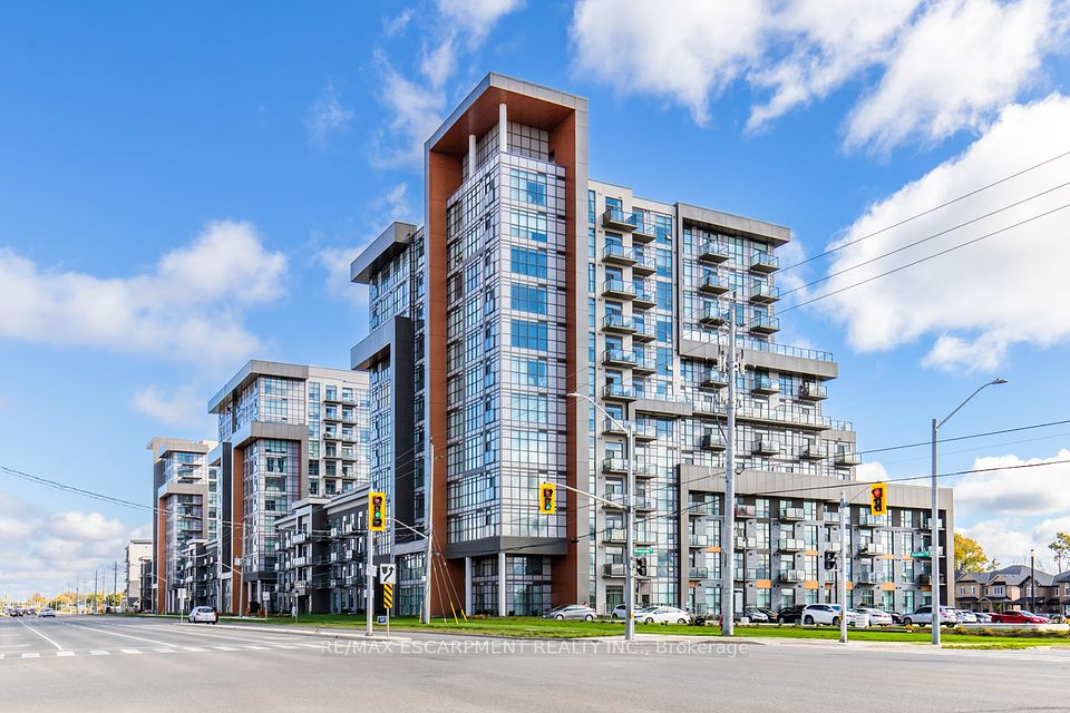 450 Dundas