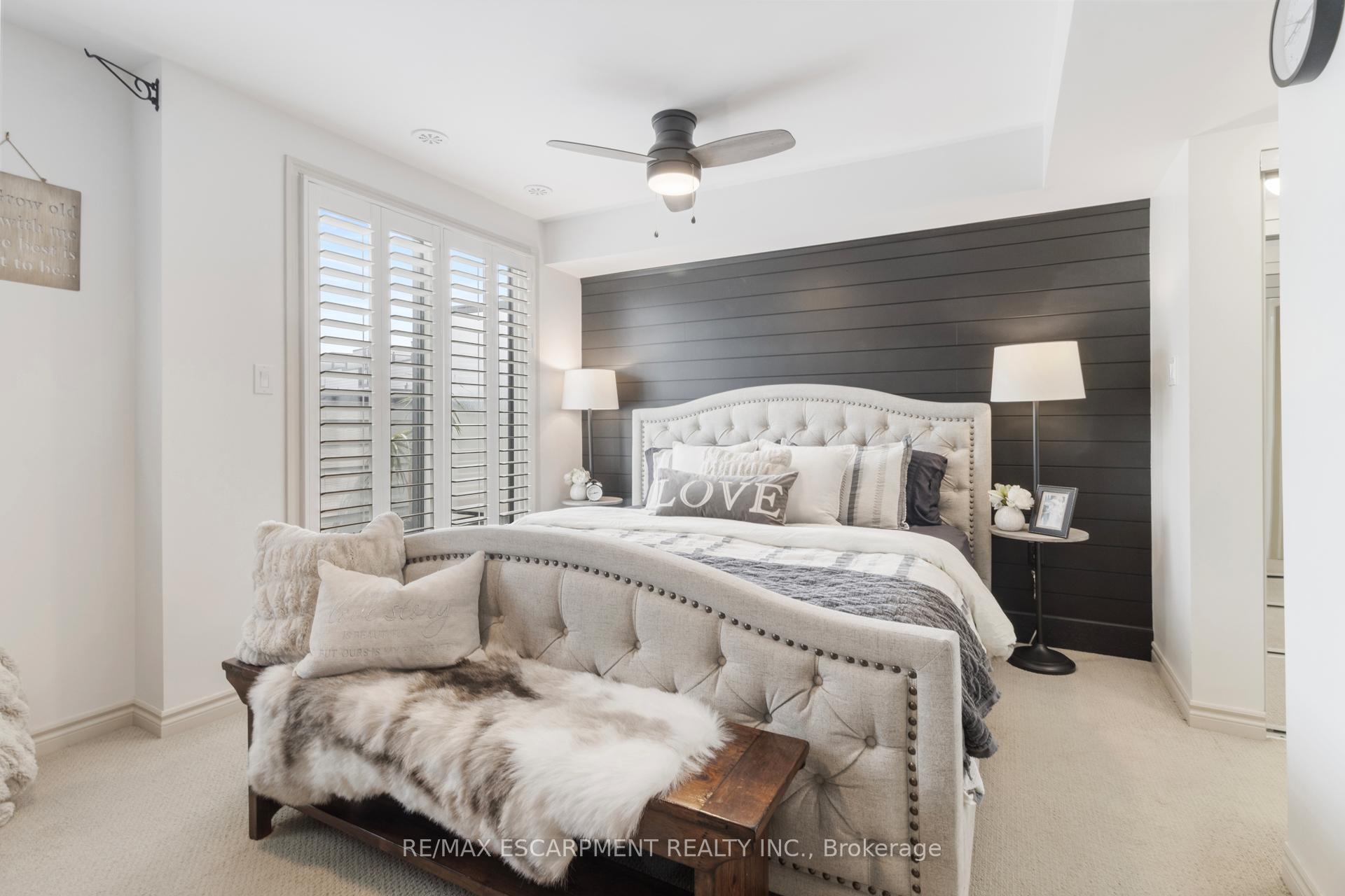 3 Bedrooms Condo at 2232 Bromsgrove, Mississauga For sale