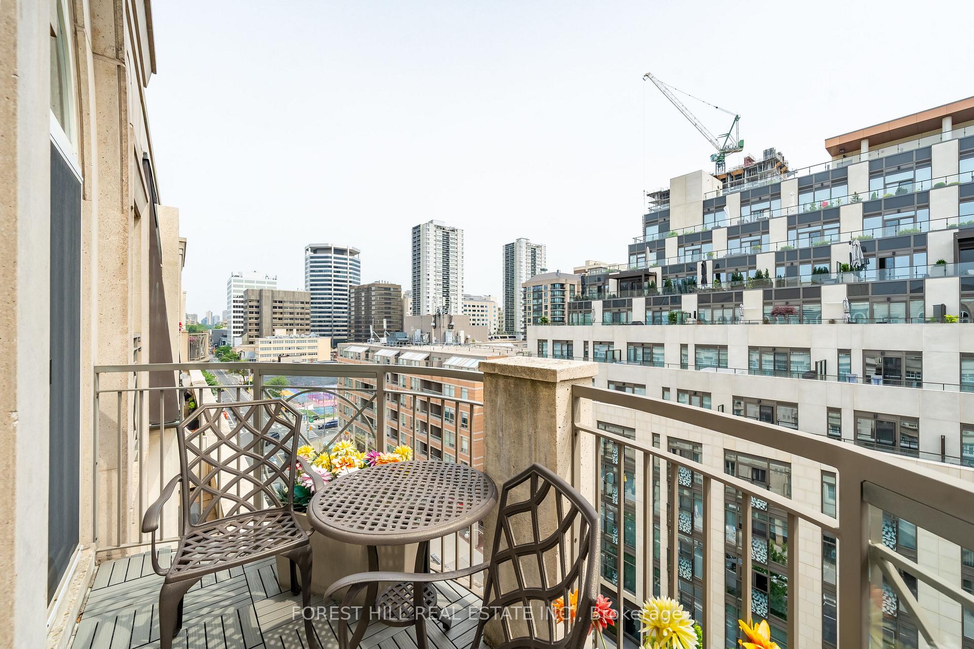 3 Bedrooms Condo at 1 Balmoral, Toronto For sale