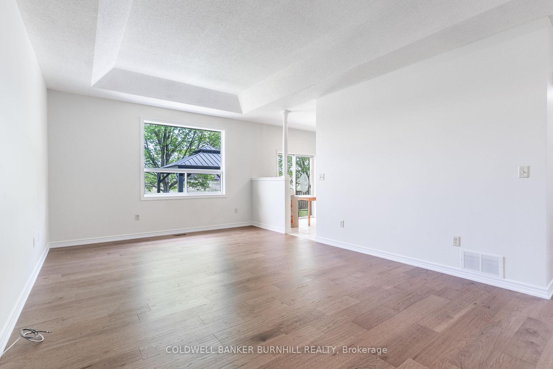 2 Bedrooms Condo at 56 Northern Breeze, Hamilton For sale