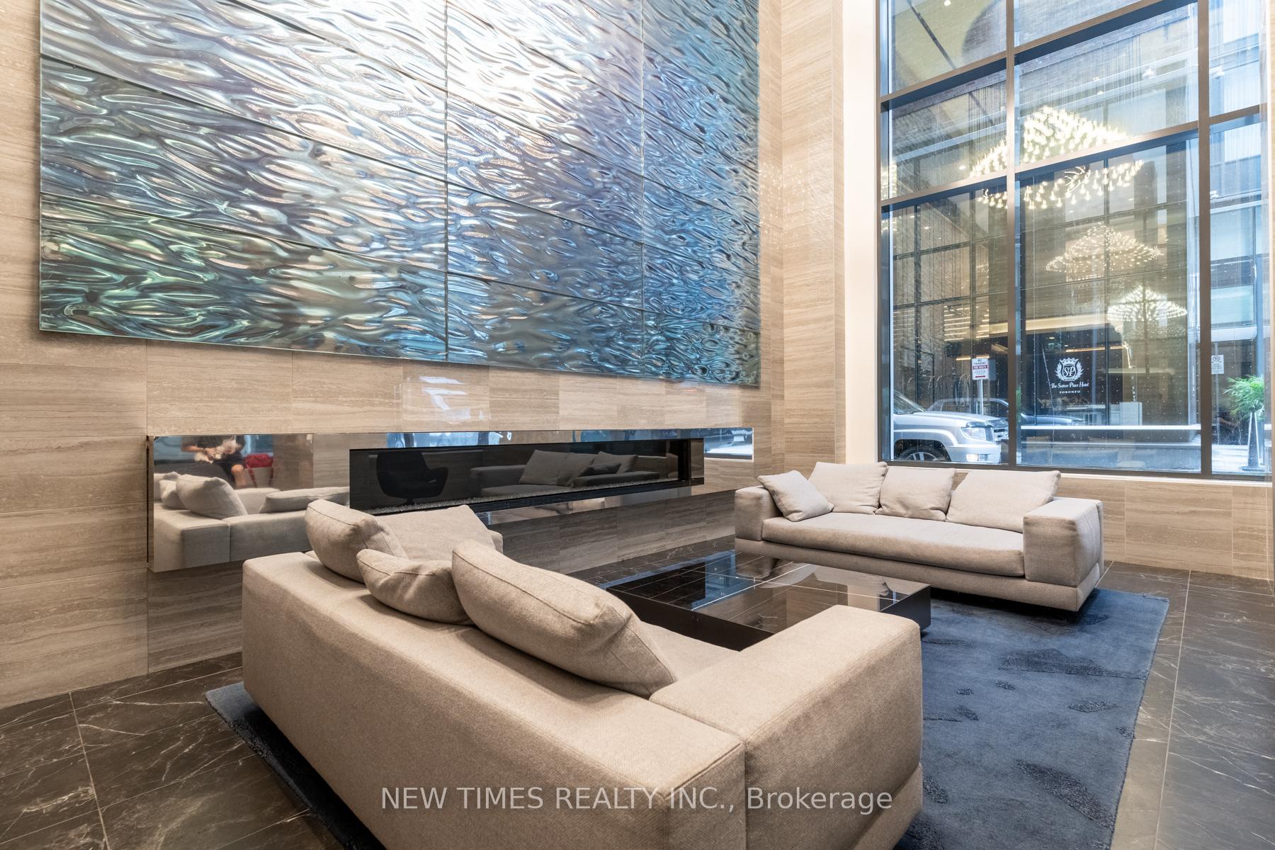 2 Bedrooms Condo at 125 Blue Jays, Toronto For sale
