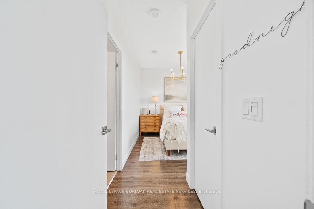2 Bedrooms Condo at 2087 Fairview, Burlington For sale