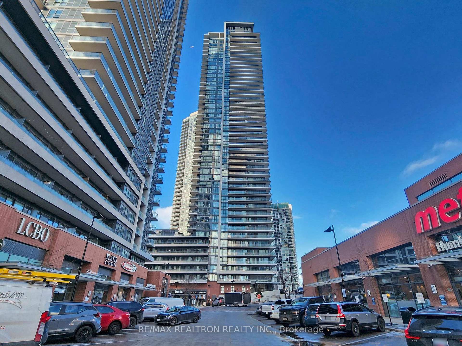 3 Bedrooms Condo at 10 Park Lawn, Toronto For sale