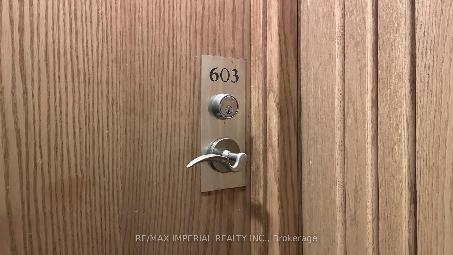 3 Bedrooms Condo at 18 Hollywood, Toronto For sale