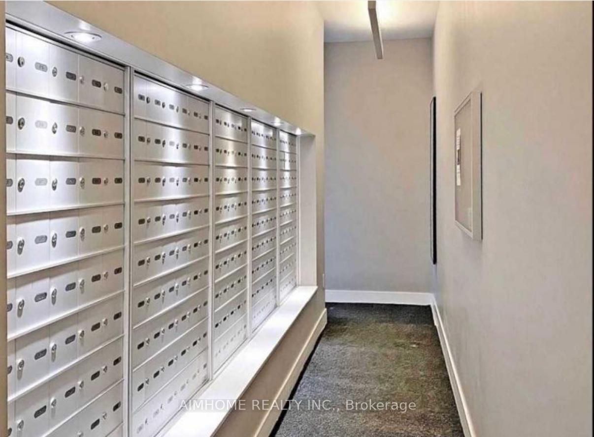 2 Bedrooms Condo at 30 Roehampton, Toronto For sale
