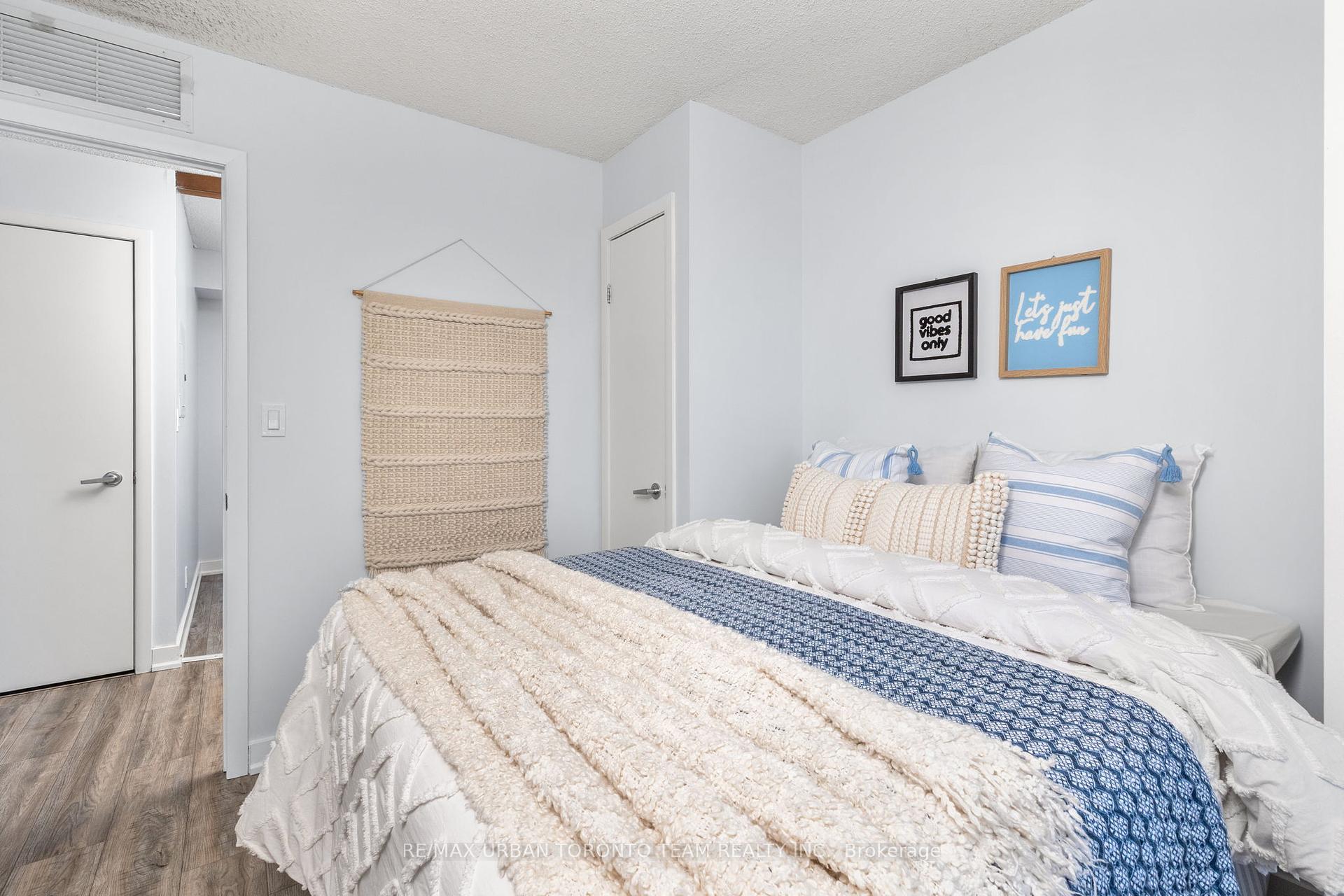 3 Bedrooms Condo at 81 Navy Wharf,  Toronto For sale