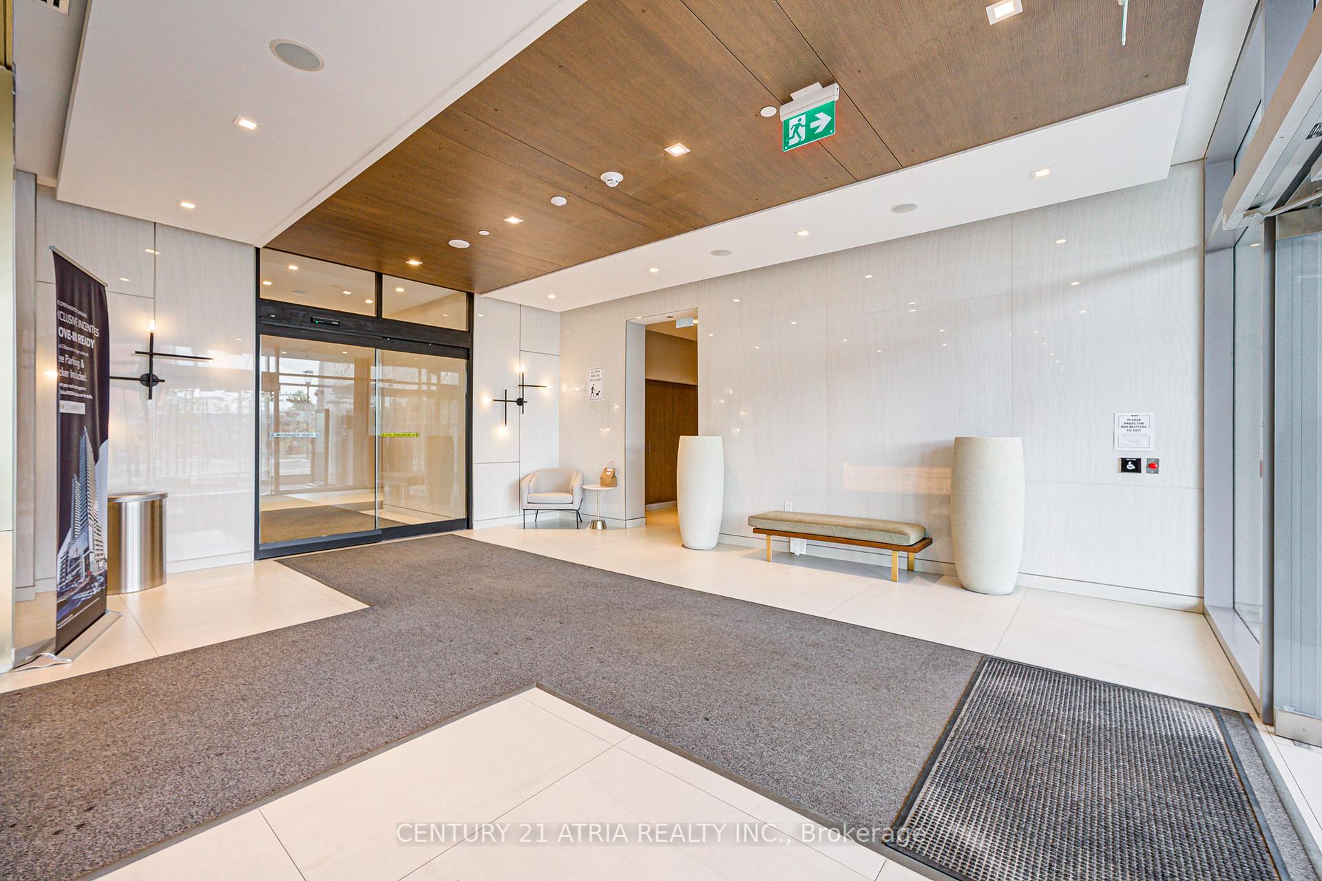 3 Bedrooms Condo at 7 Golden Lion, Toronto For sale