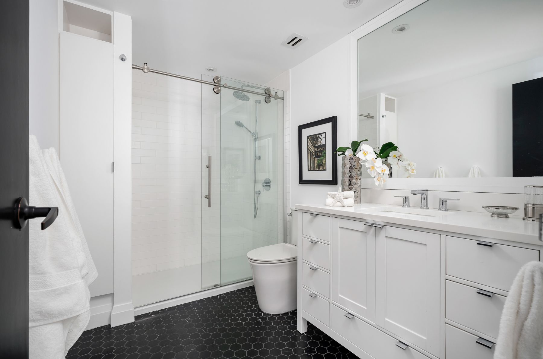 18A Hazelton Avenue E301