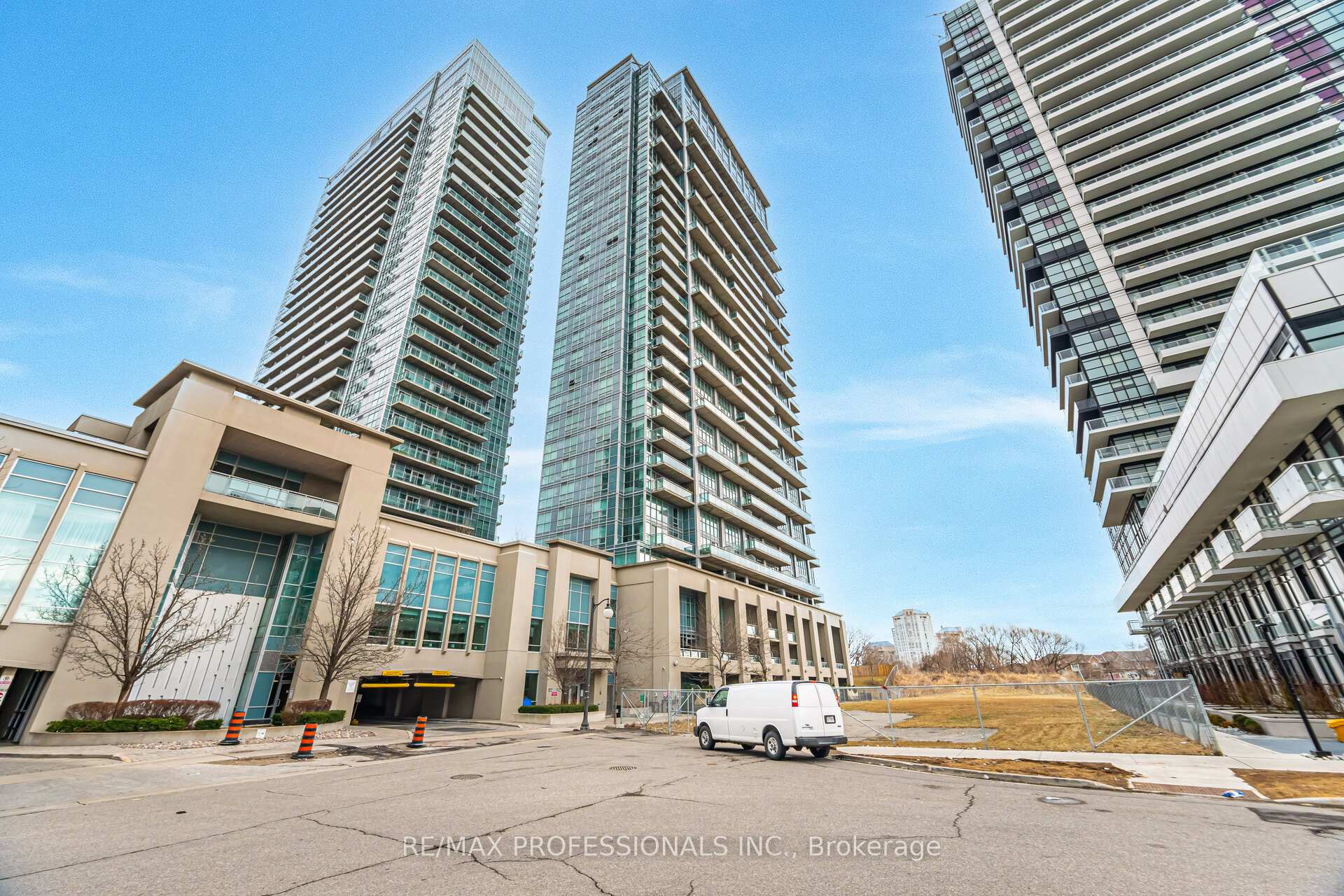 2 Bedrooms Condo at 155 Legion, Toronto For sale