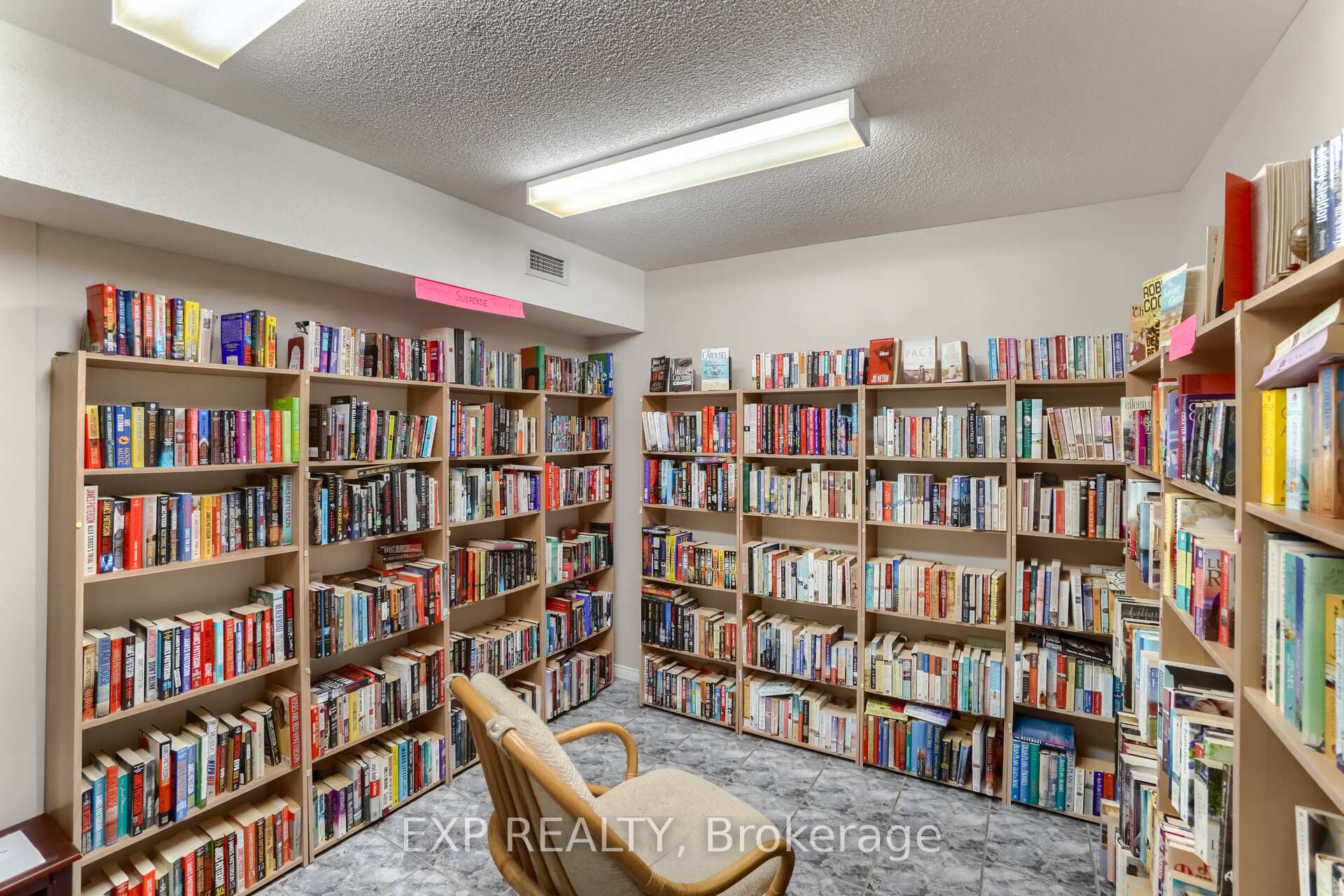 2 Bedrooms Condo at 216 Plains, Burlington For sale