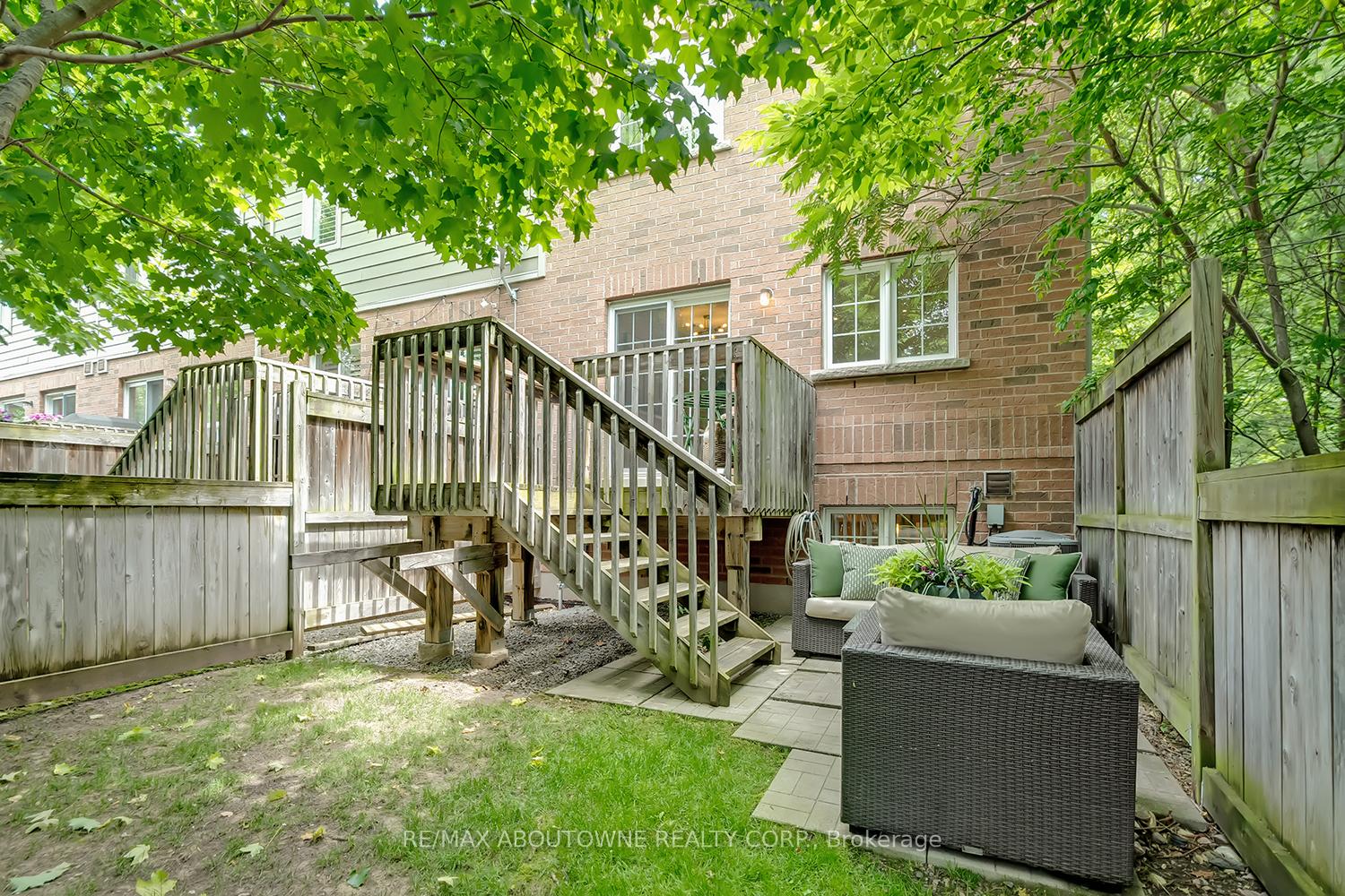 3 Bedrooms Condo at 233 Duskywing, Oakville For sale