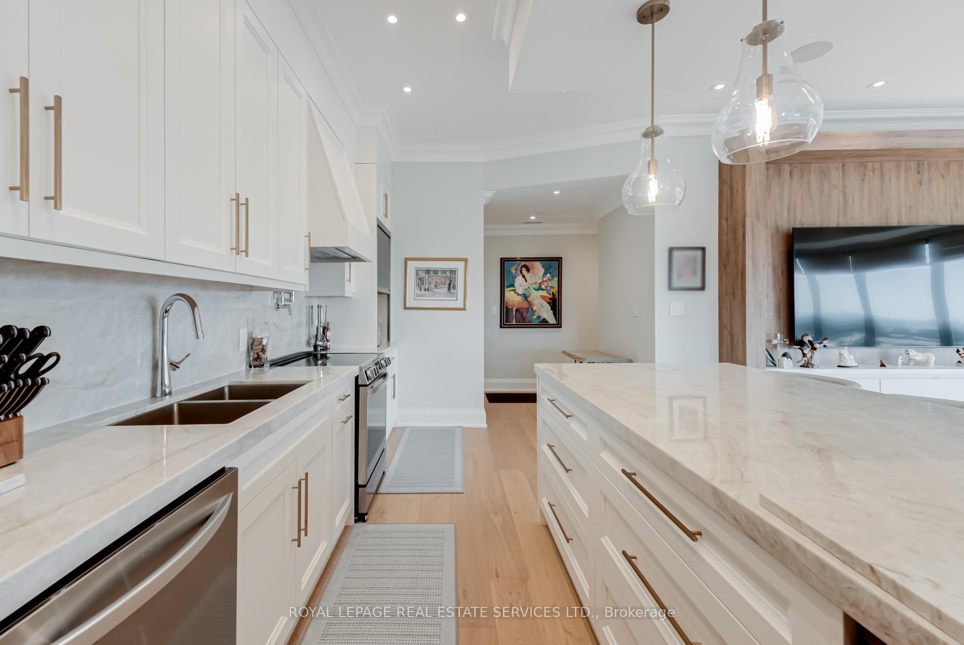 2 Bedrooms Condo at 2045 Lake Shore, Toronto For sale