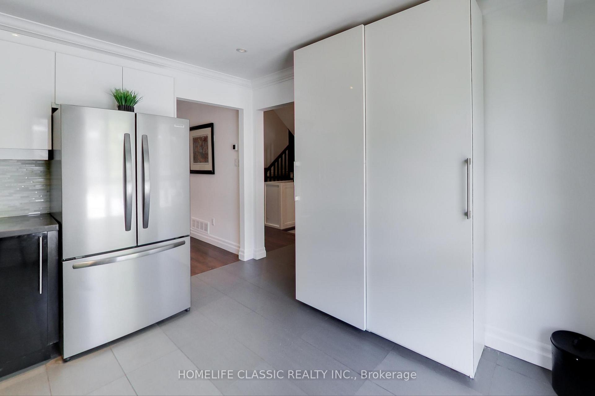 4 Bedrooms Condo at 108 Wild Briarway, Toronto For sale
