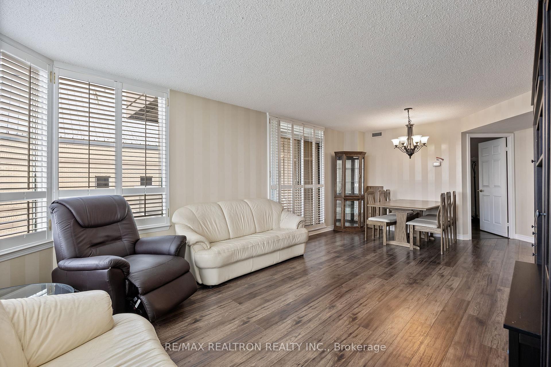 2 Bedrooms Condo at 8 Covington, Toronto For sale