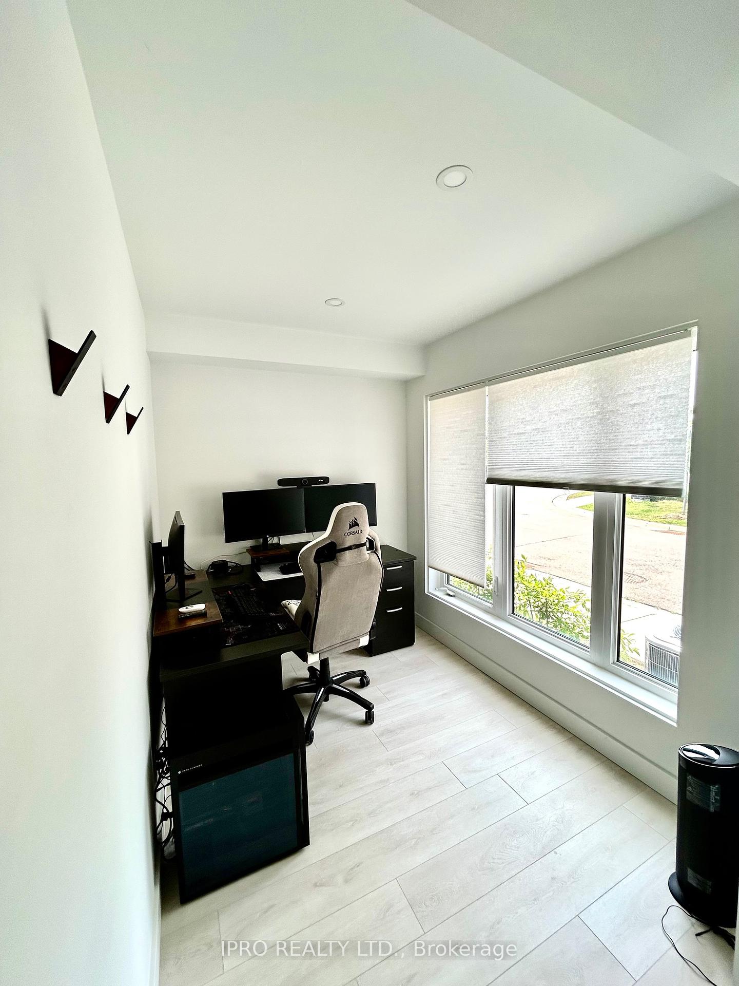 3 Bedrooms Condo at 1095 Cooke, Burlington For sale