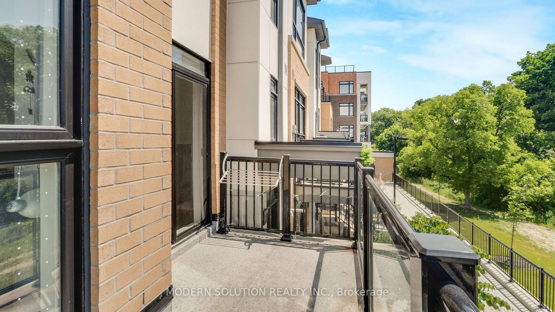 2 Bedrooms Condo at 155 Canon Jackson, Toronto For sale