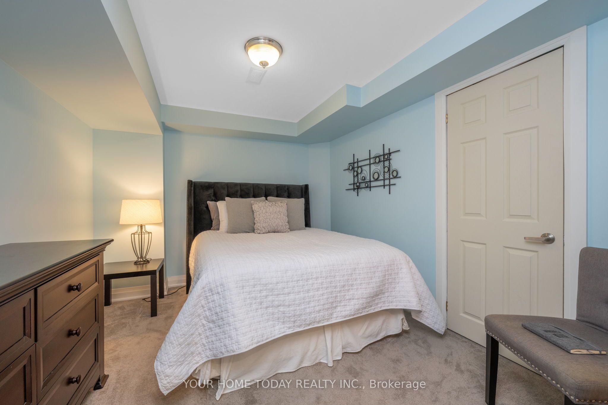 17 Chetholme Place