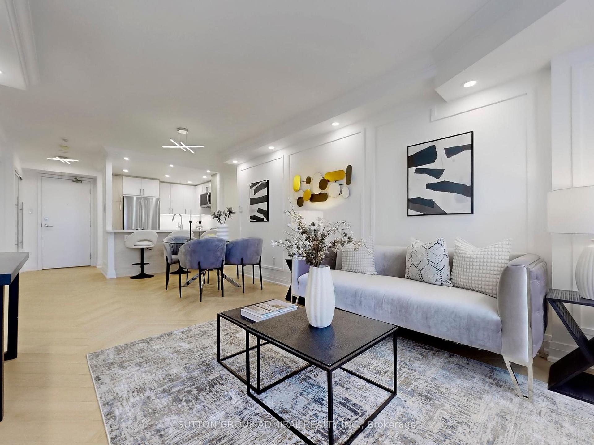 2 Bedrooms Condo at 11 Townsgate,  Vaughan For sale