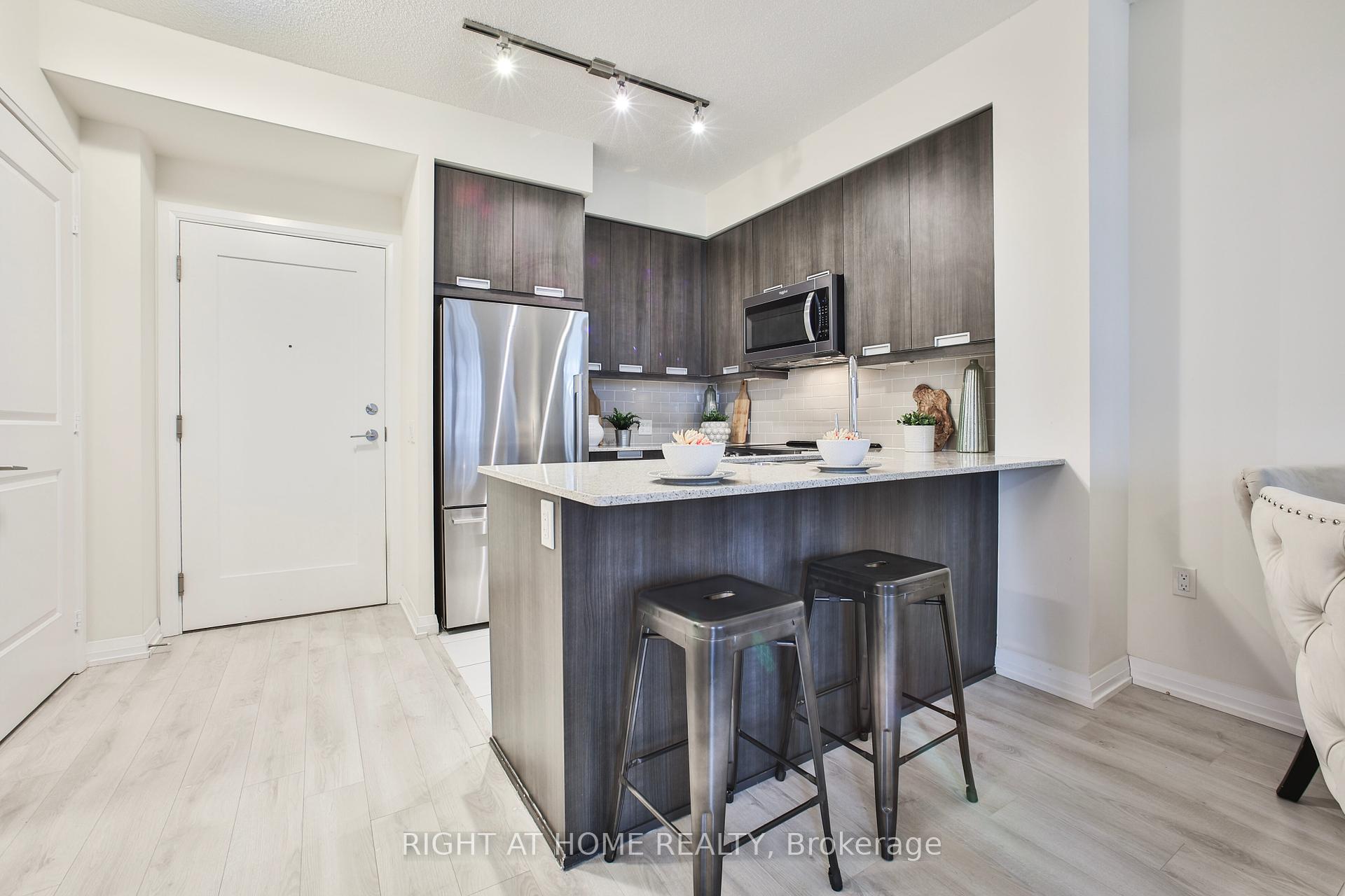 1 Bedroom Condo at 35 WATERGARDEN, Mississauga For sale