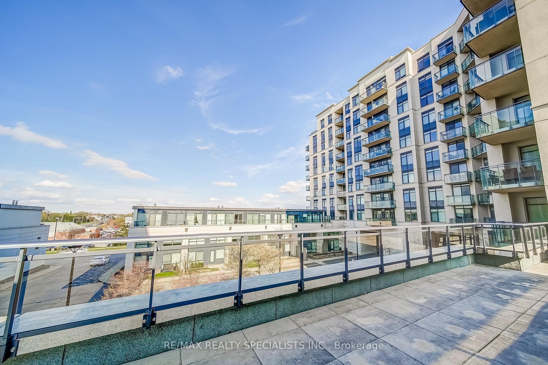 2 Bedrooms Condo at 24 Woodstream,  Vaughan For sale