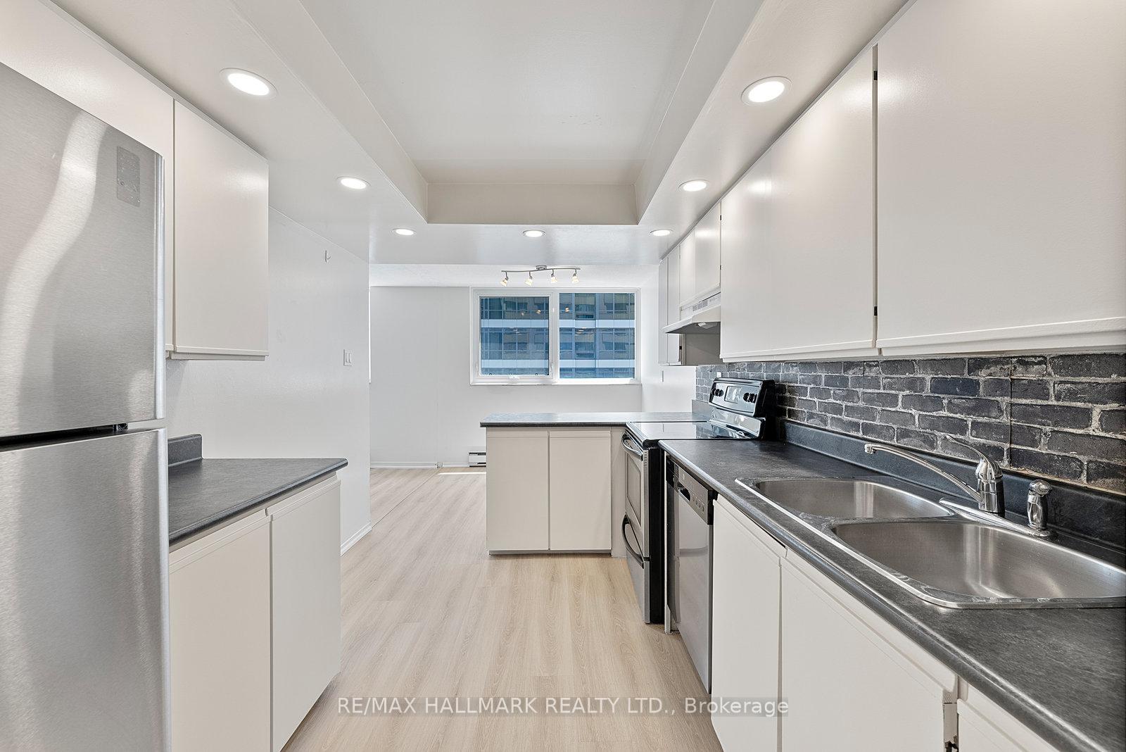 3 Bedrooms Condo at 360 Bloor, Toronto For sale