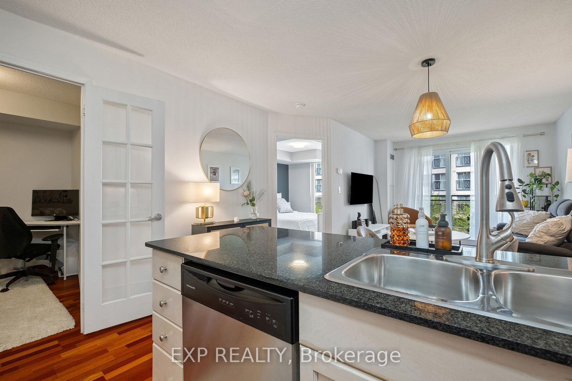 2 Bedrooms Condo at 19 Barberry, Toronto For sale