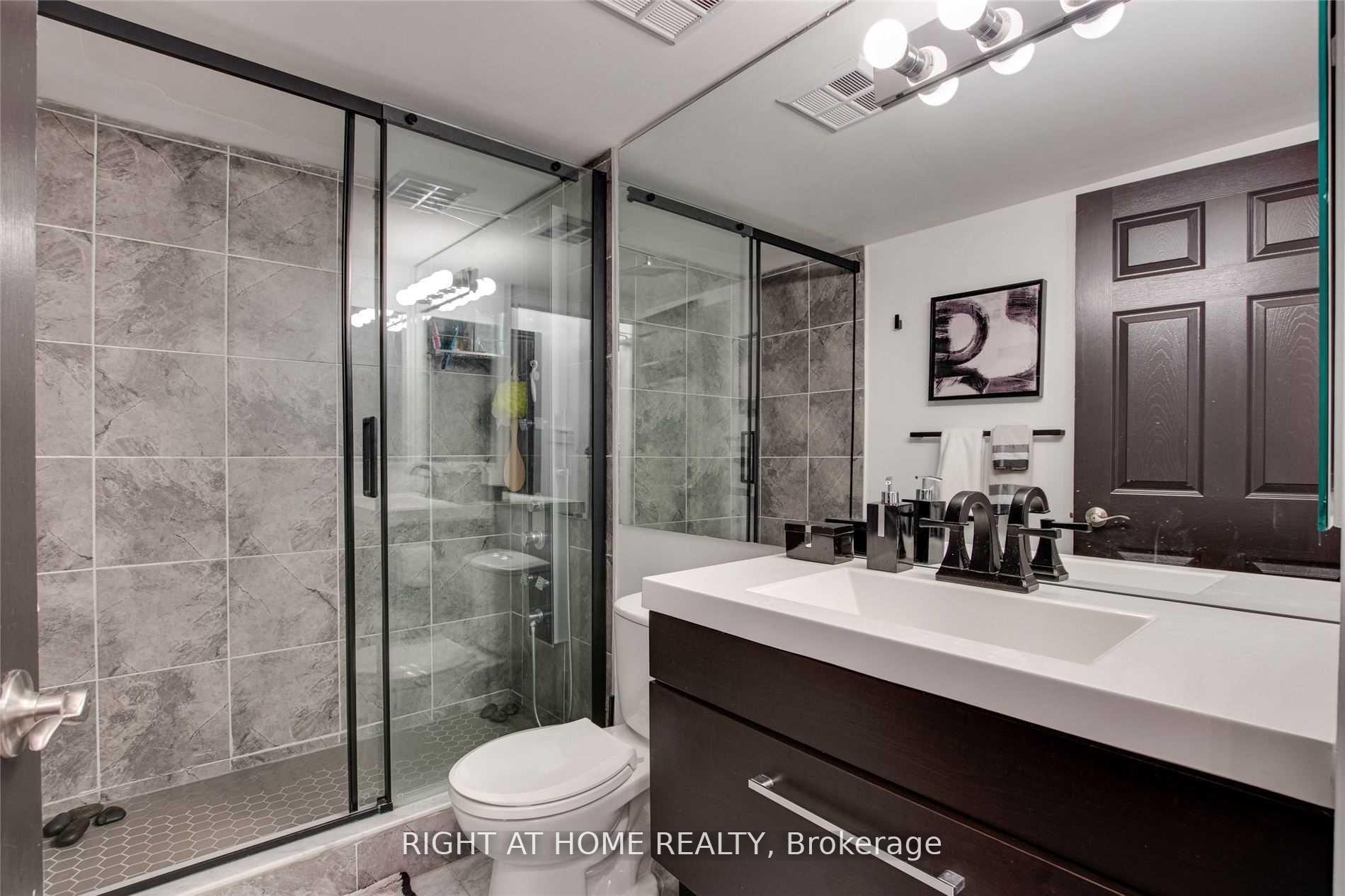 2 Bedrooms Condo at 80 Harrison Garden,  Toronto For sale