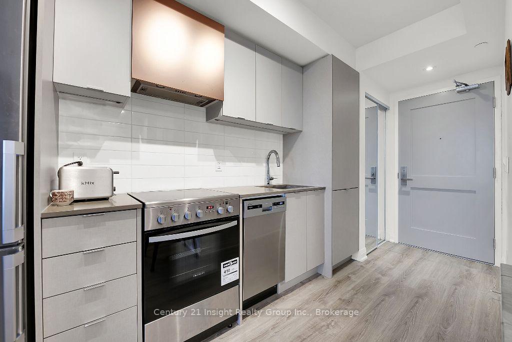 1 Bedroom Condo at 10 Gibbs,  Toronto For sale