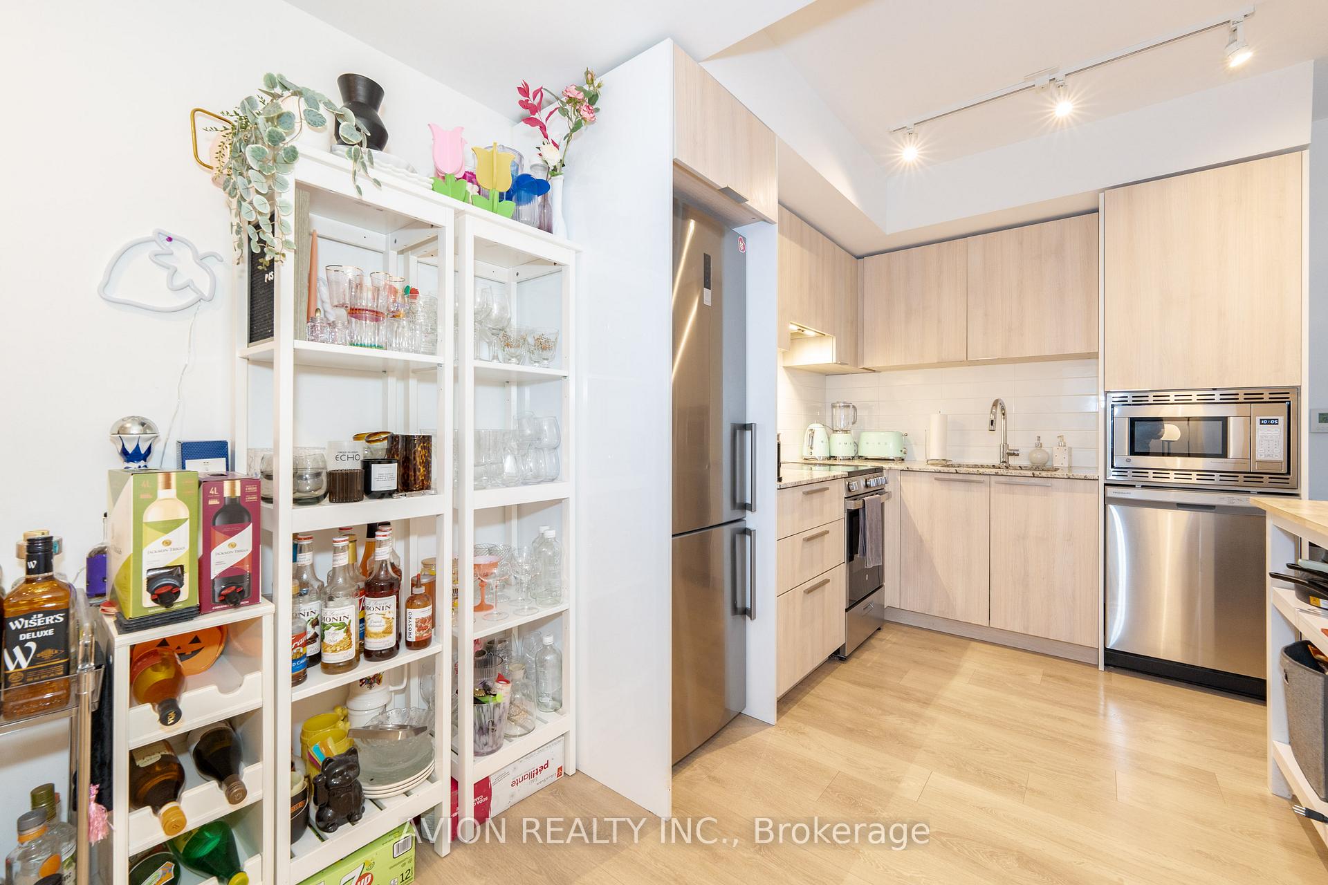 3 Bedrooms Condo at 501 yonge, Toronto For sale