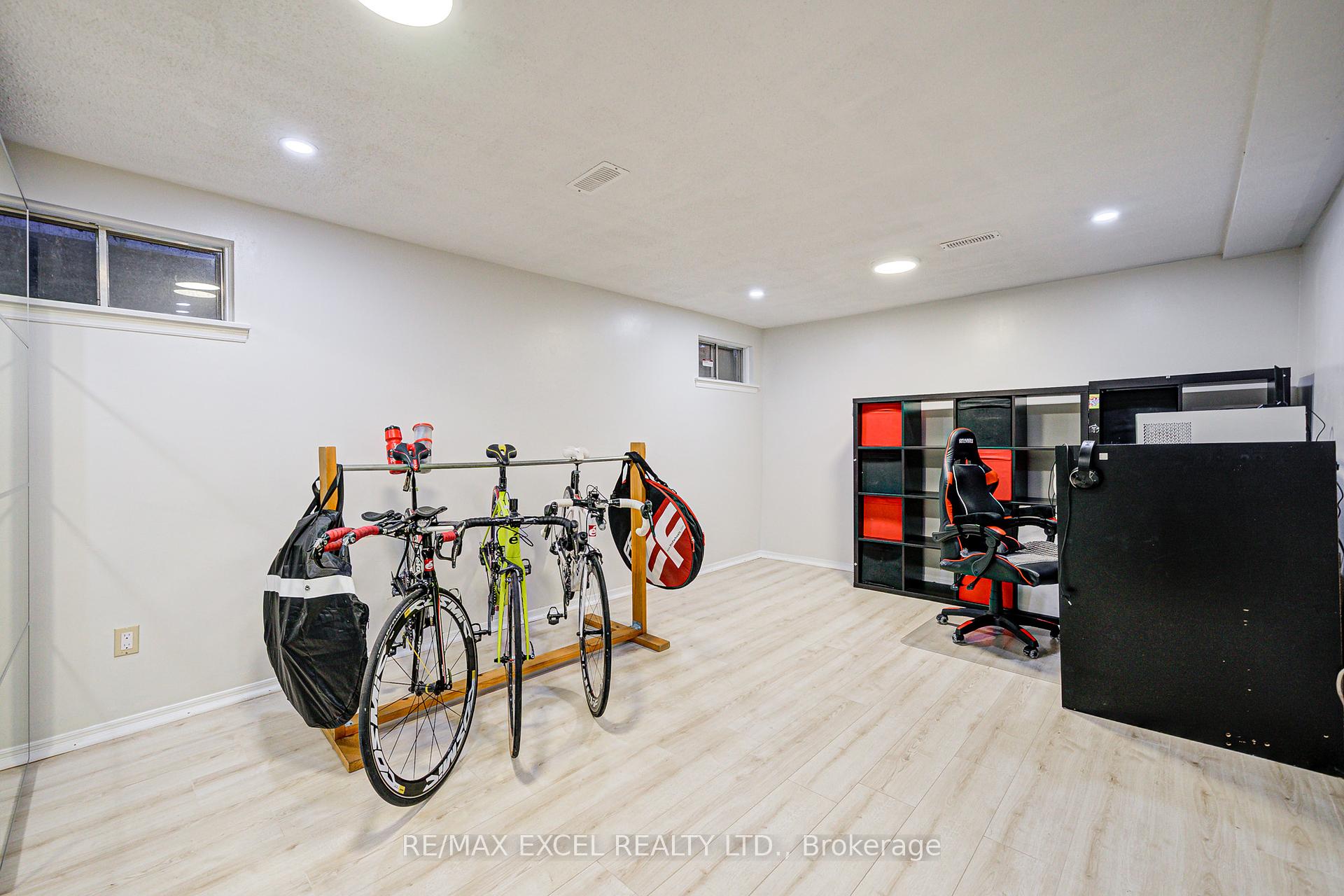 3 Bedrooms Condo at 20 Crockamhill, Toronto For sale