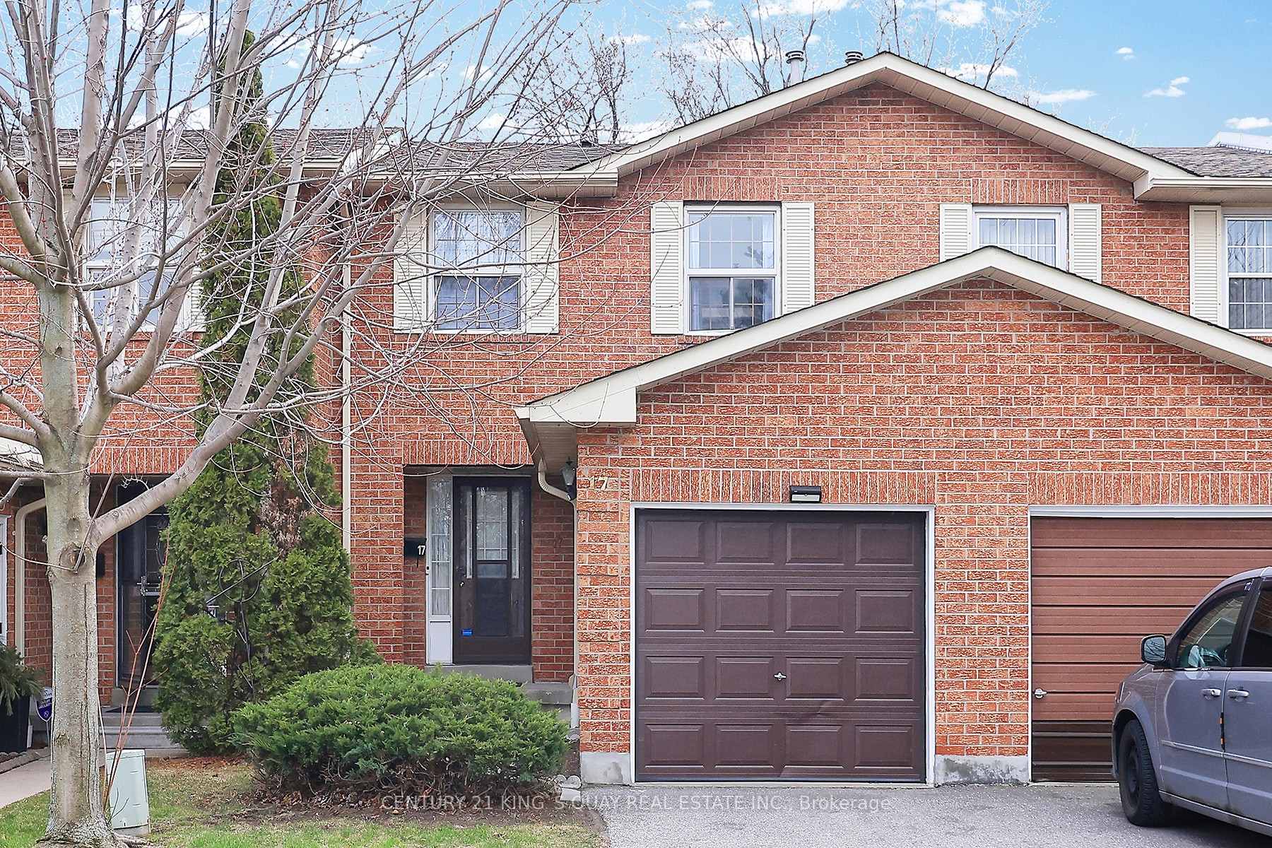 4 Bedrooms Condo at 25 Whitecap, Toronto For sale