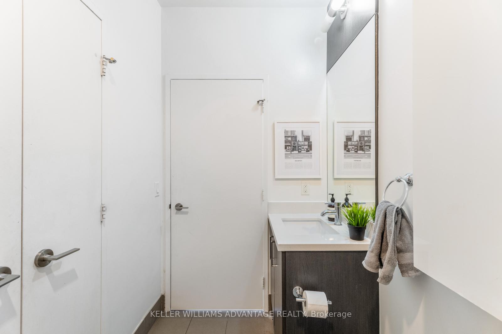 2 Bedrooms Condo at 120 Bayview, Toronto For sale