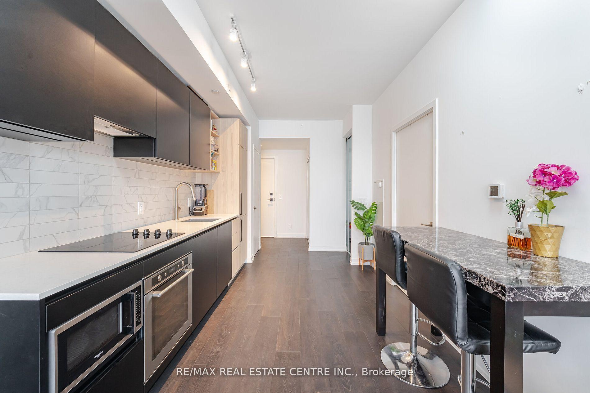 2 Bedrooms Condo at 55 Mercer,  Toronto For sale