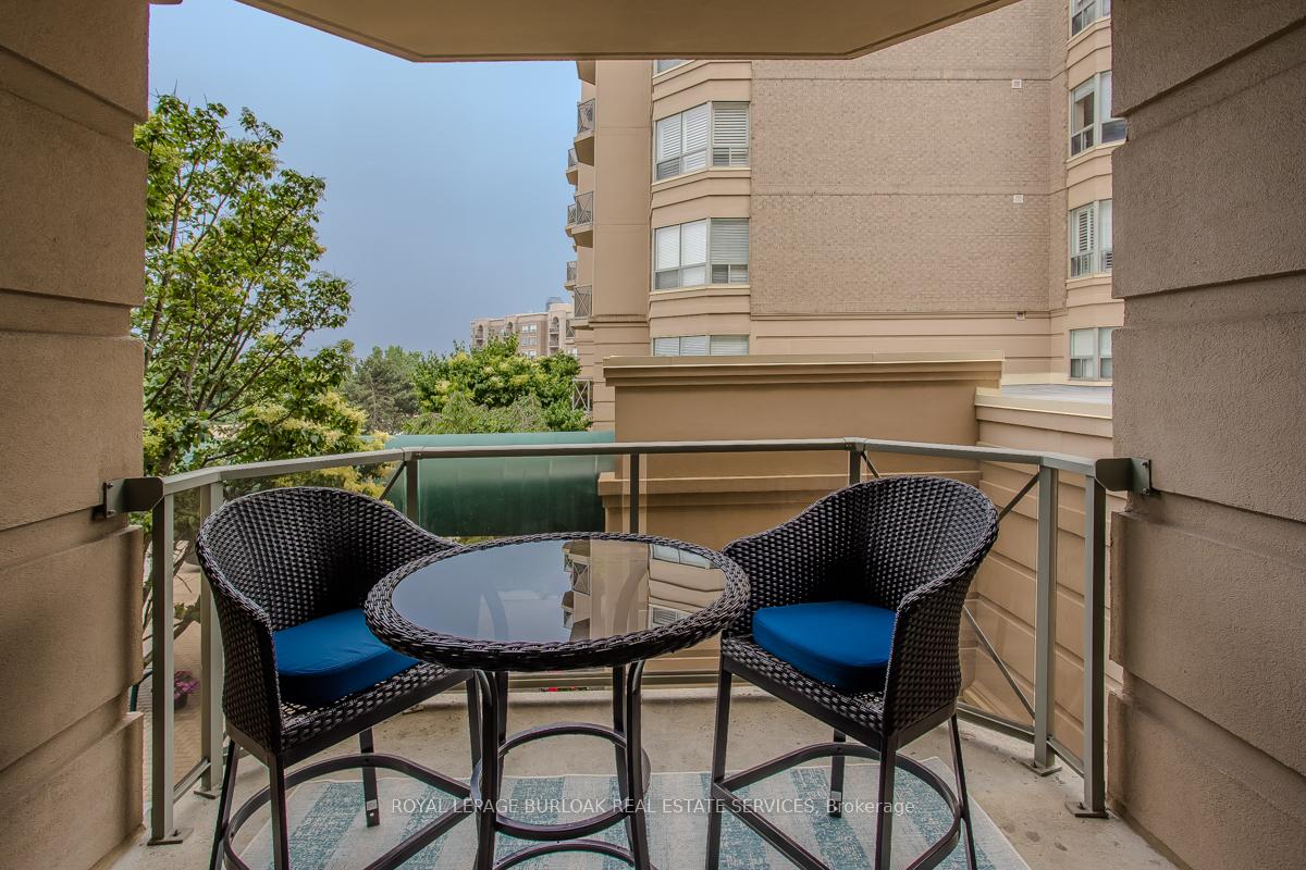 2 Bedrooms Condo at 2075 Amherst Heights, Burlington For sale
