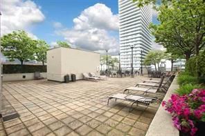 85 Bloor Street E 914