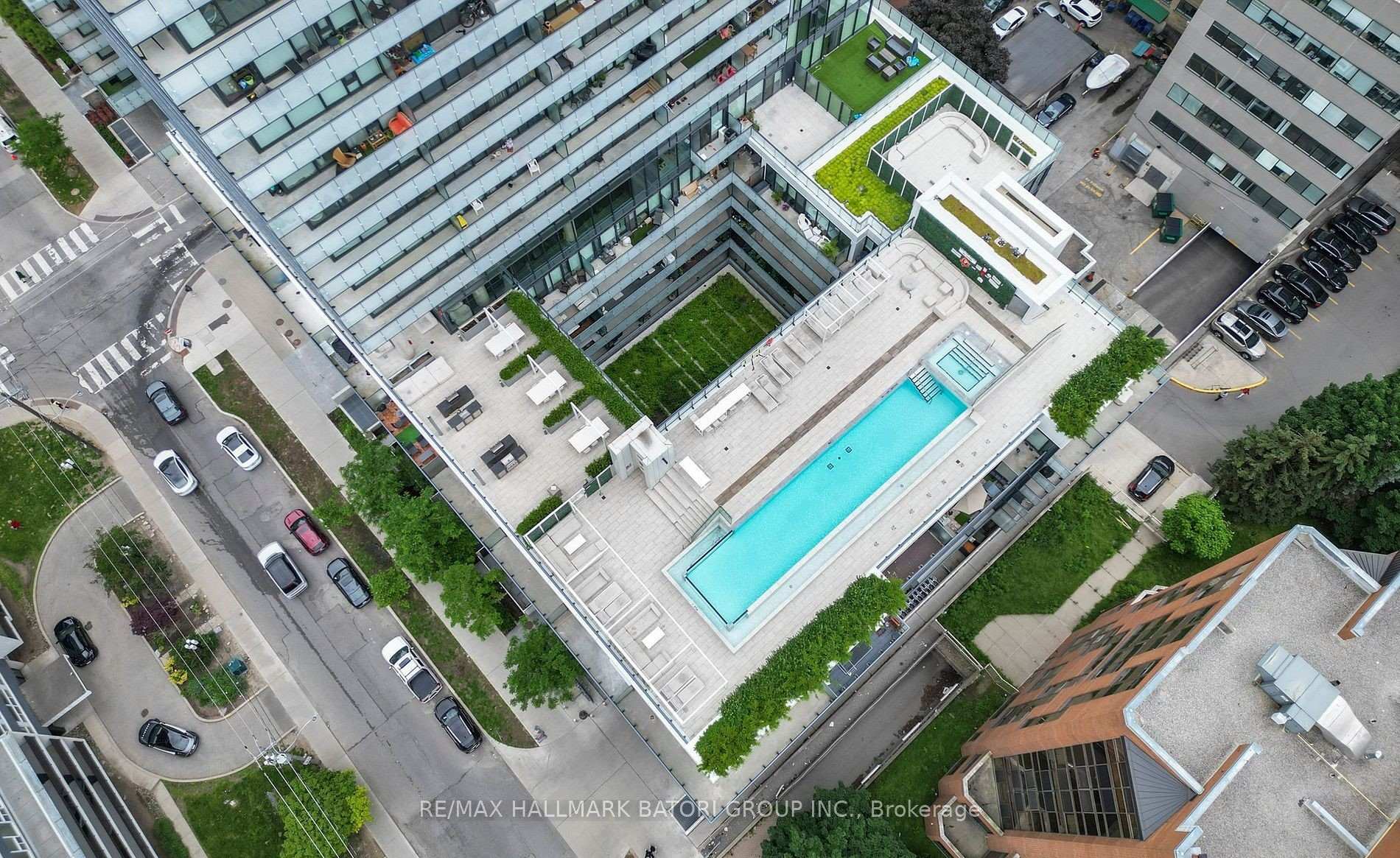 2 Bedrooms Condo at 161 Roehampton,  Toronto For sale