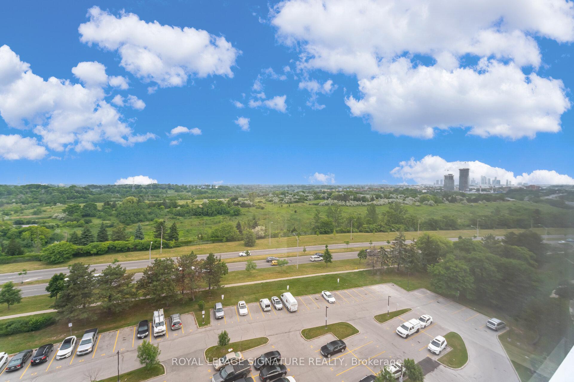 3 Bedrooms Condo at 10 Markbrook, Toronto For sale