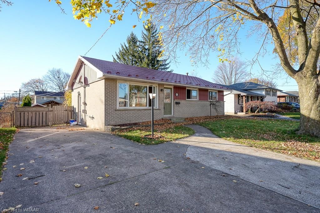 View of front of property featuring a front yard