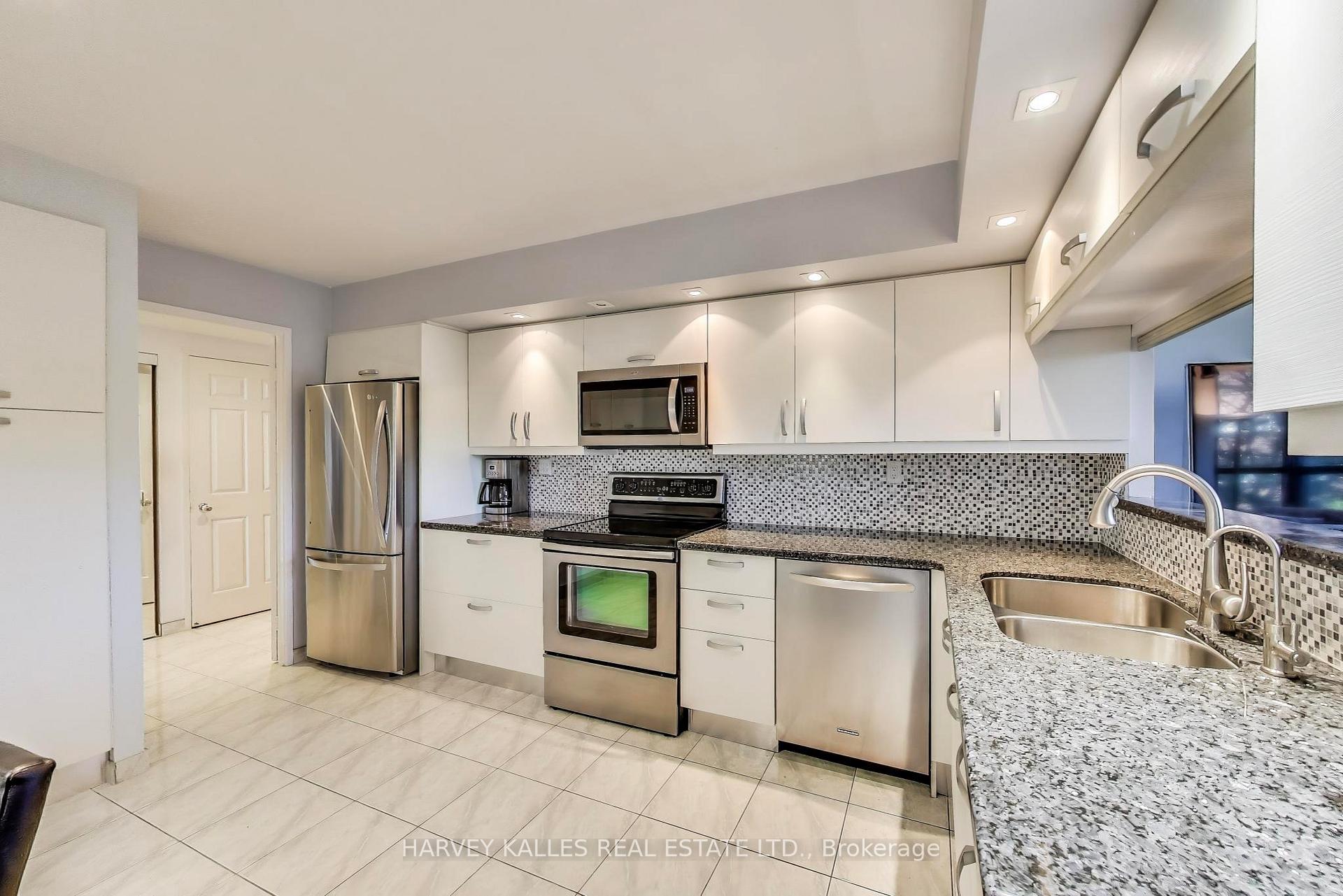 2 Bedrooms Condo at 33 Elmhurst, Toronto For sale