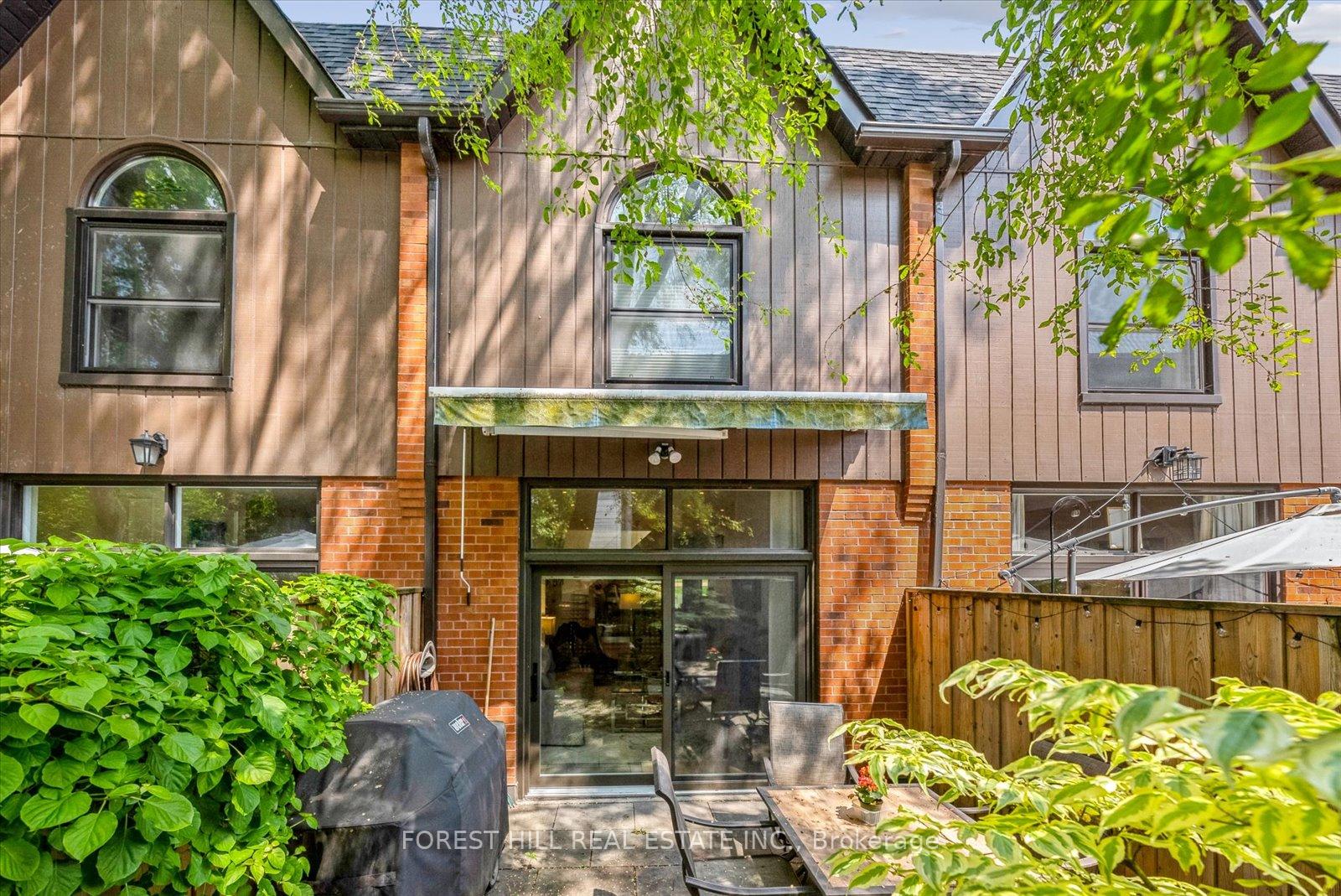3 Bedrooms Condo at 10 Buller, Toronto For sale