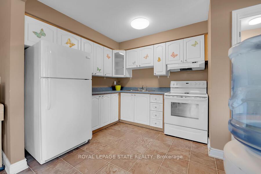 3 Bedrooms Condo at 977 Francis,  Burlington For sale