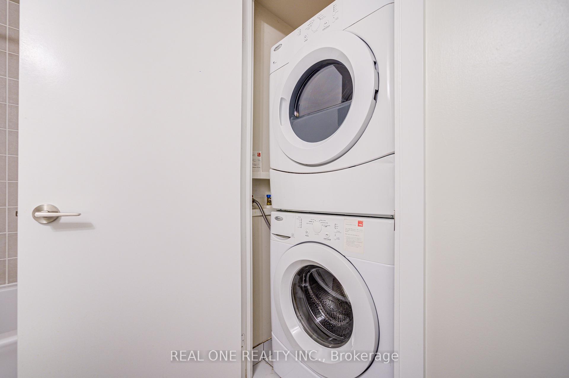 3 Bedrooms Condo at 151 Village Green, Toronto For sale