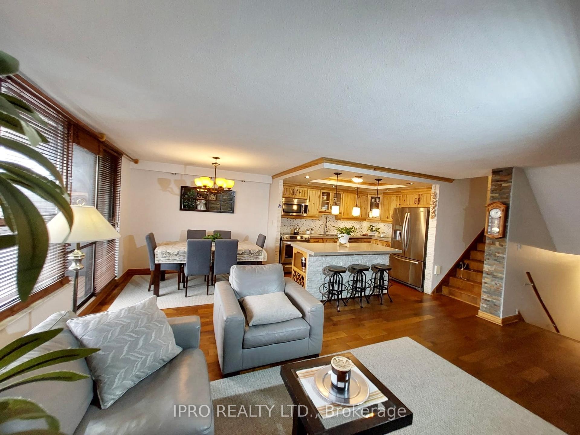 3 Bedrooms Condo at 11 Wincott,  Toronto For sale