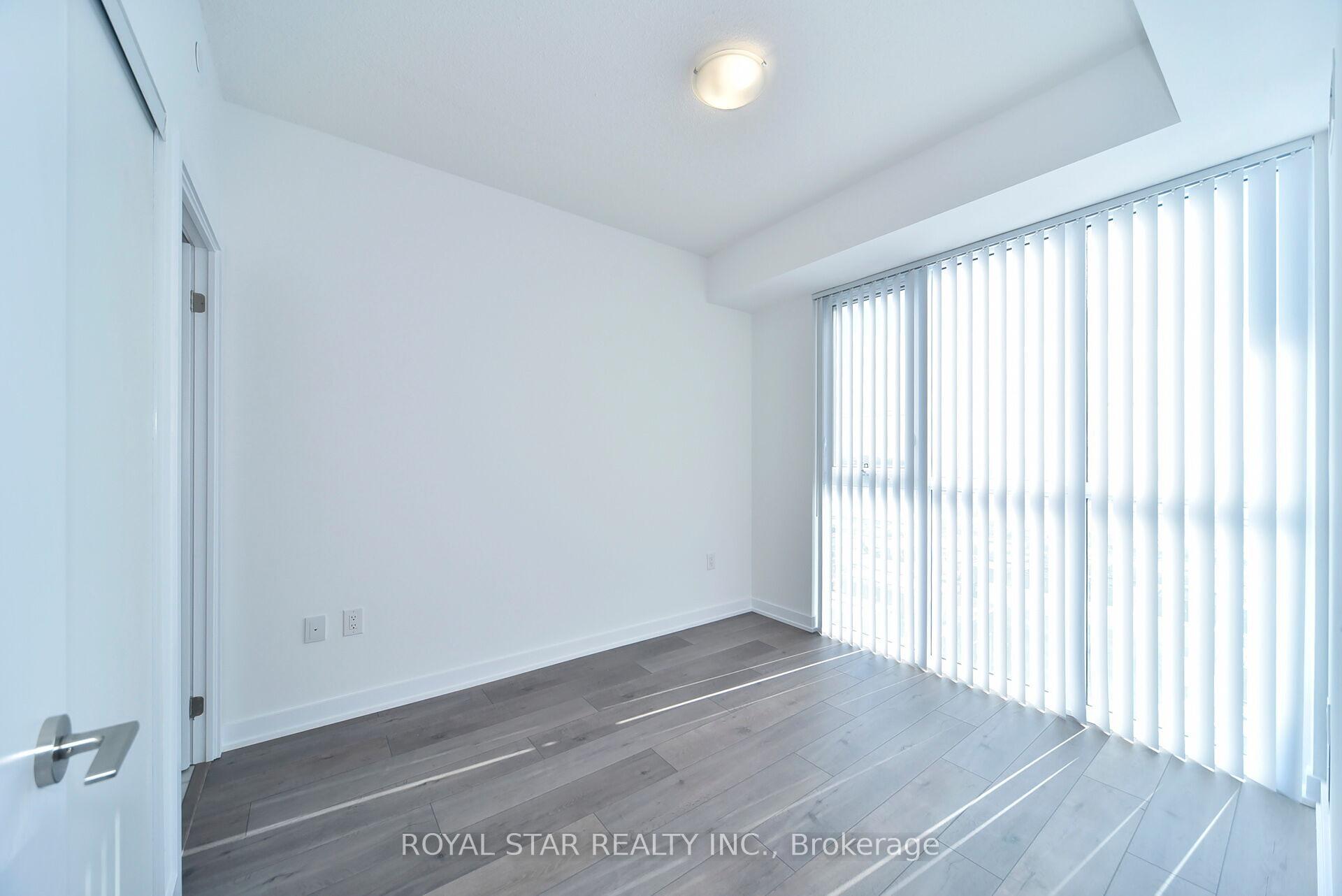 2 Bedrooms Condo at 10 Honeycrisp, Vaughan For sale