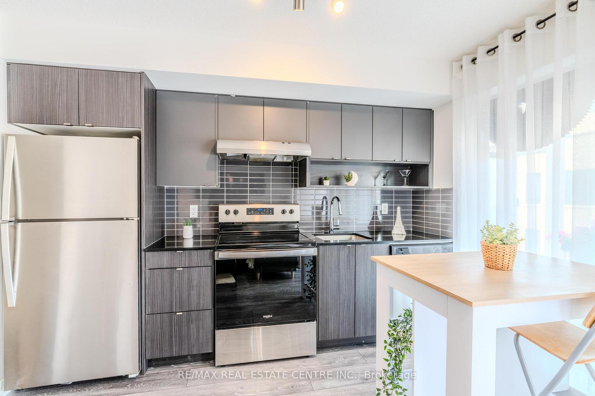 1 Bedroom Condo at 1119 Cooke, Burlington For sale