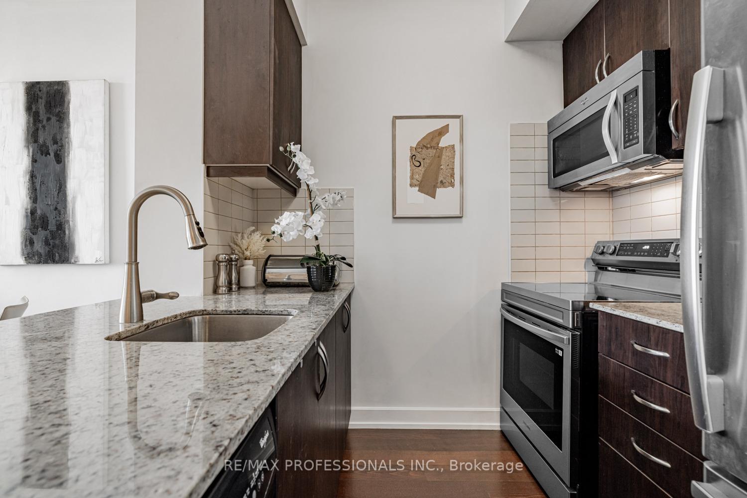 2 Bedrooms Condo at 6 Eva, Toronto For sale
