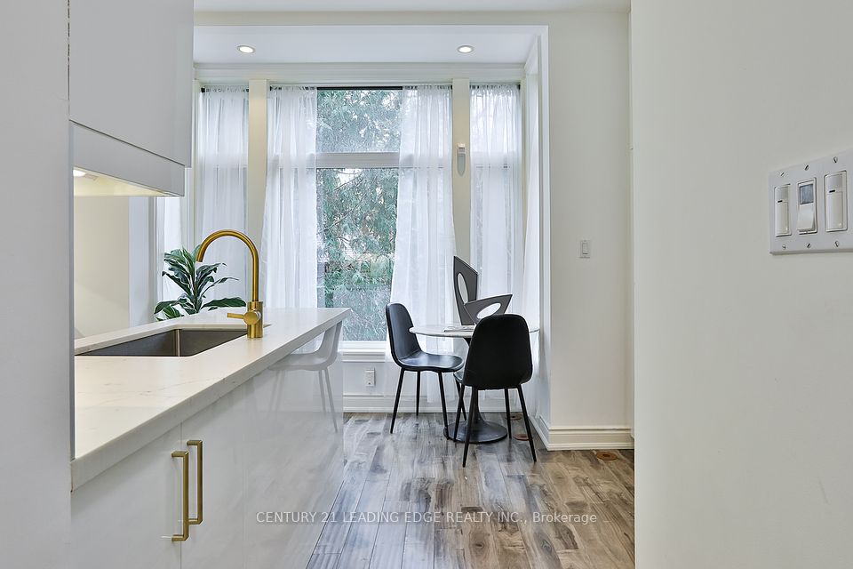 198 B Moore Avenue, Toronto, ON M4T 1V8