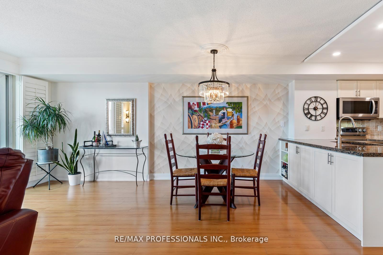 2 Bedrooms Condo at 410 Queens,  Toronto For sale