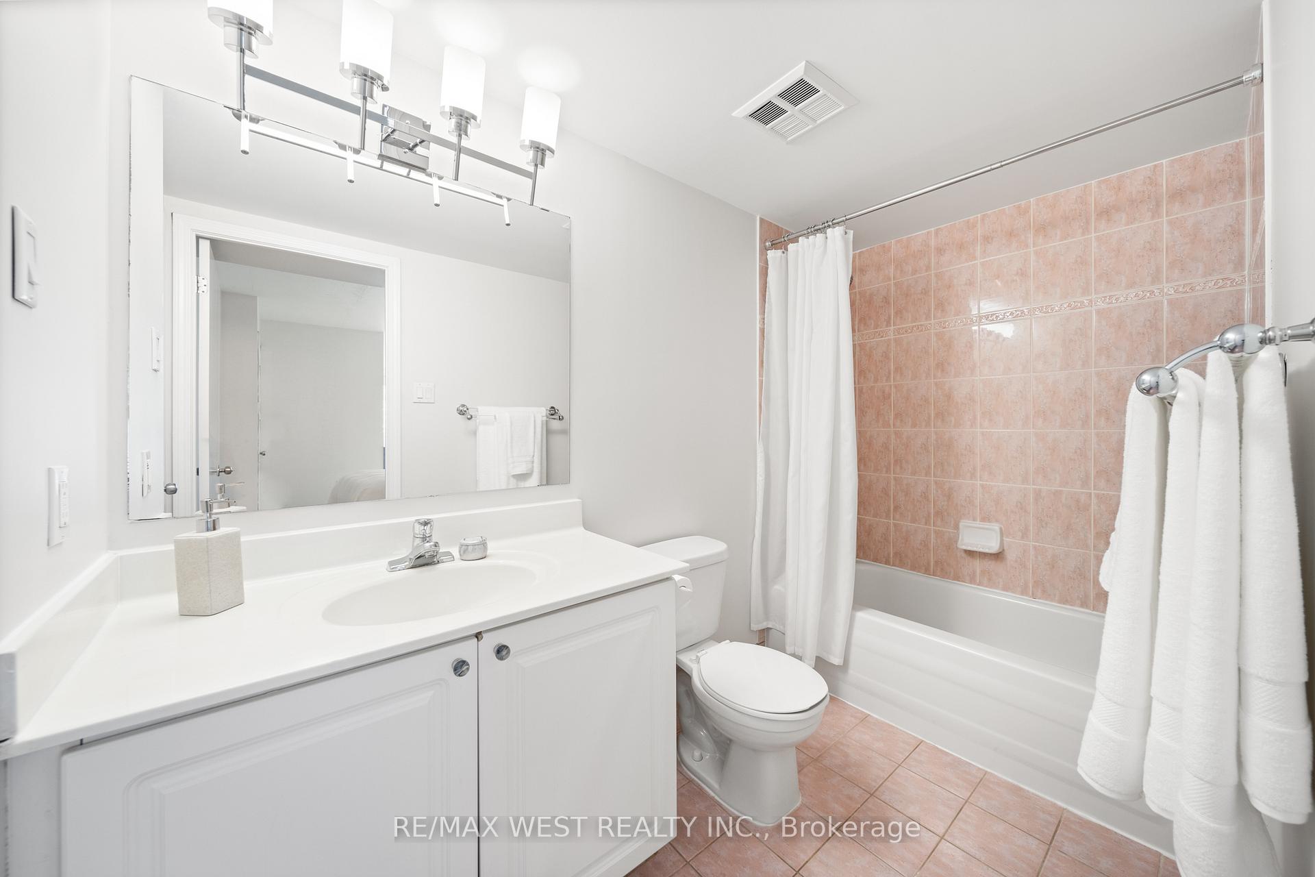 2 Bedrooms Condo at 954 King, Toronto For sale