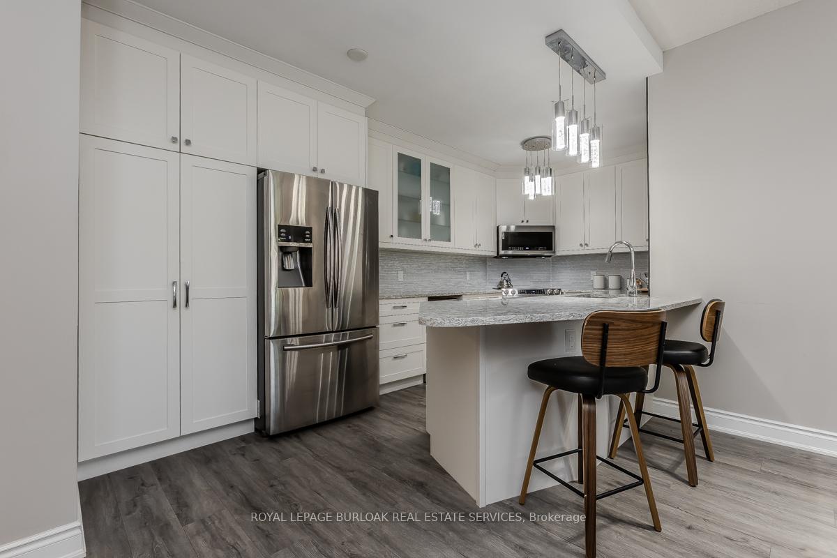 2 Bedrooms Condo at 2075 Amherst Heights, Burlington For sale